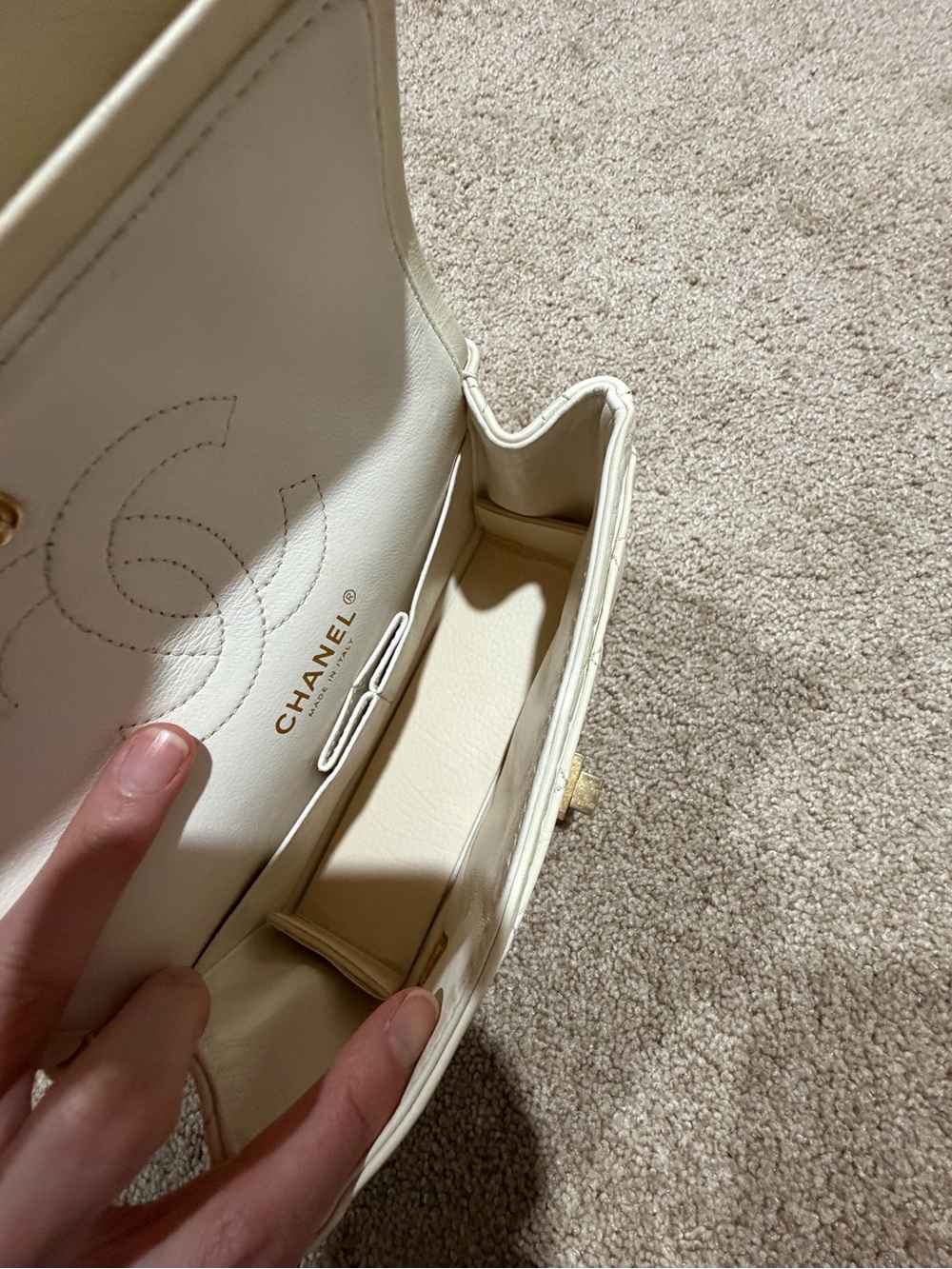 CHANEL Aged Calfskin Quilted 2.55 Reissue 224 Flap Ivory - Picture 14 of 16